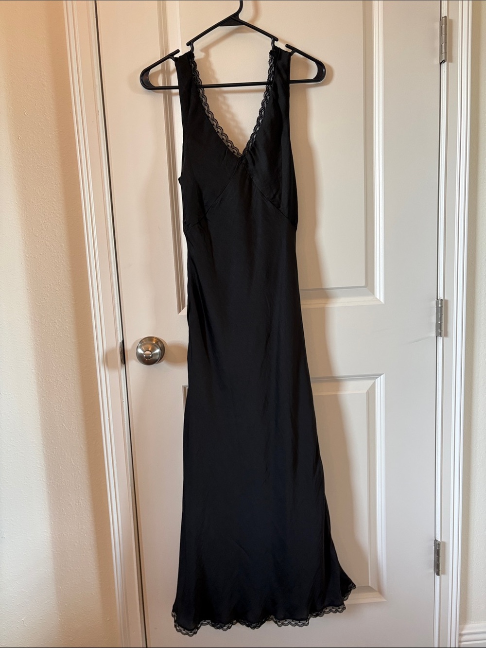 Elegant Black Lace-Trim Slip Dress - Picture 2 of 2